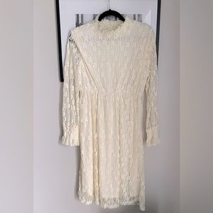 Long sleeve lace